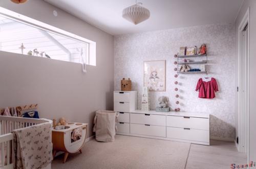 В шведских интерьерах белый - не единственный доминирующий цвет. 06