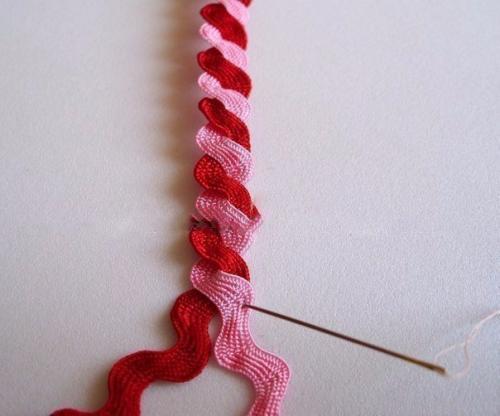 Ободок из тесьмы для маленькой модницы. 01