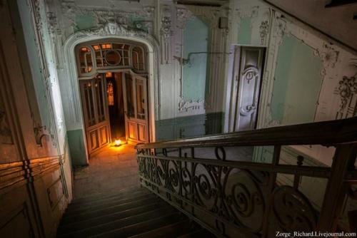 Интерьеры Дома со Змеями. 01