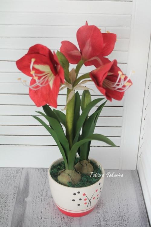 Цветы ручной работы из фоамирана для декорирования любого помещения подходят. 03