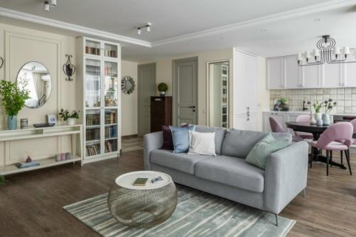 Нюдовая трёхкомнатная квартира с мягкой и спокойной атмосферой.

