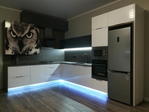 Такая одновременно строгая и интересная кухня в современном стиле, установлена нами в одном из частных домов станицы марьянская. 09