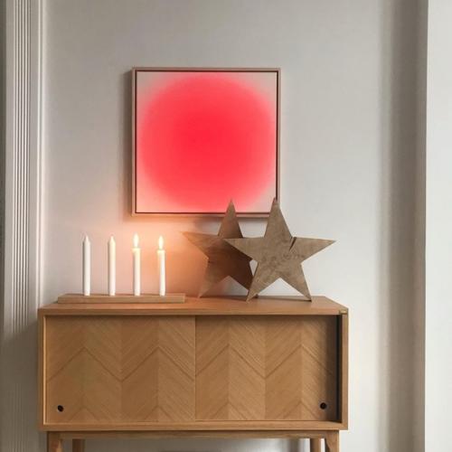 Розово - красные акценты в классической скандинавской квартире. 05