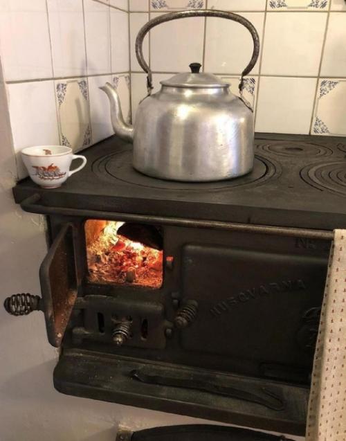 Яркий жёлтый домик. 02