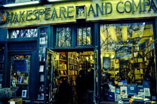 9 самых неординарных книжных магазинов, посещение которых станет праздником даже для любителей футбола? 02