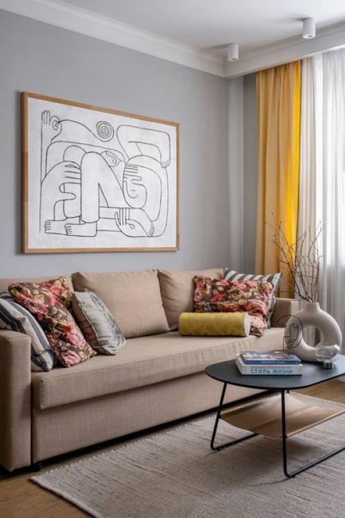 Двухкомнатная квартира с нейтральным фоном и яркими акцентами. 04