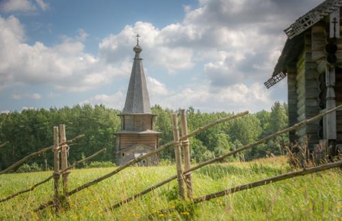 На окраине Вологды, если выезжать из нее в сторону белого озера, в деревне семенково находится совершенно потрясающий музей деревянного зодчества. 01 На окраине Вологды, если выезжать из нее в сторону белого озера, в деревне семенково находится совершенно потрясающий музей деревянного зодчества. 01