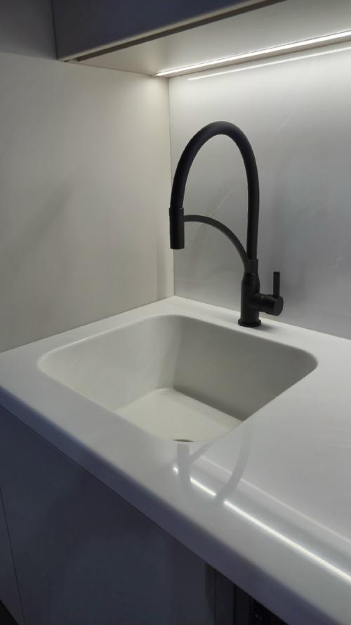 У владельцев домов, в отличие от жильцов квартир, больше возможностей при проектировании кухни. 04