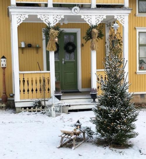 Яркий жёлтый домик. 01