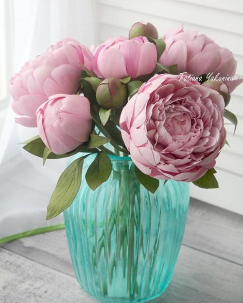 Цветы ручной работы из фоамирана для декорирования любого помещения подходят. 07