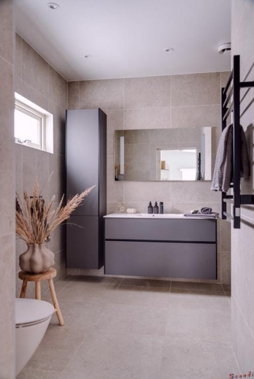 В шведских интерьерах белый - не единственный доминирующий цвет. 07