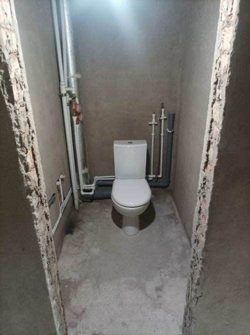 Свежая просторная трёшка, с ровными стенами и удобной планировкой, желает обрести семью и интерьер! 08