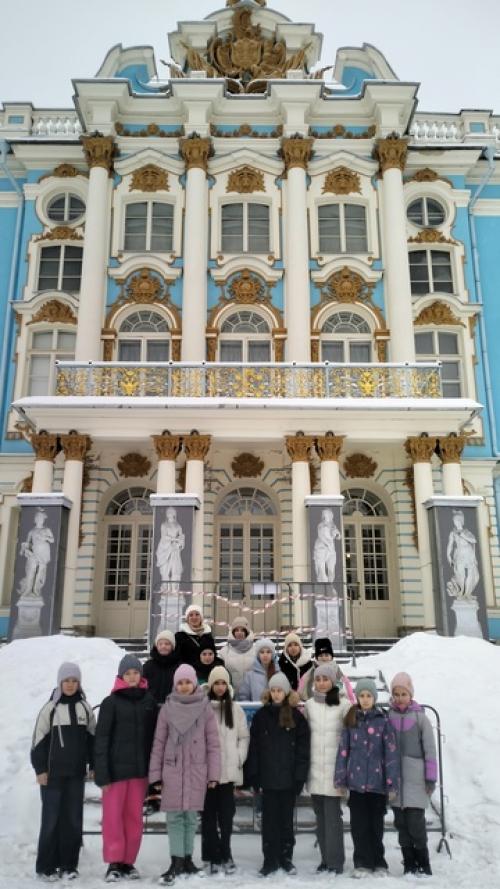 Участники танцевального коллектива Надежда побывав в Санкт-петербурге, посетили некоторые знаменитые места. 04