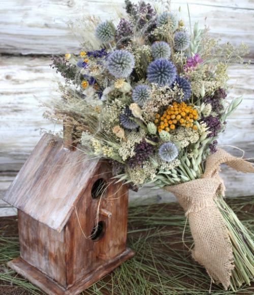 Сухоцветы в интерьере, благодаря своей природной энергетике создают атмосферу тепла и уюта. 05