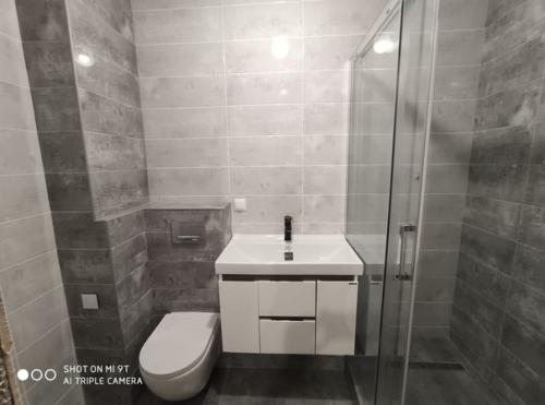 Долгожданный ремонт в ванной муж первый раз делал ремонт, сам как в целом получилось? 01