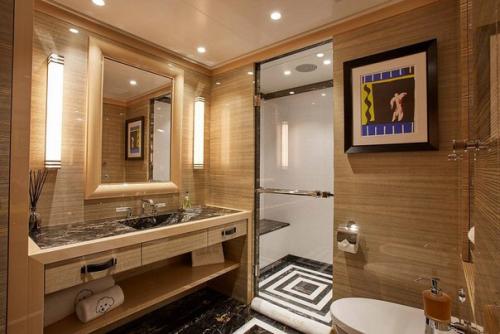 Элегантная 60-метровая суперъяхта Madame Kate от верьфи Amels. 08