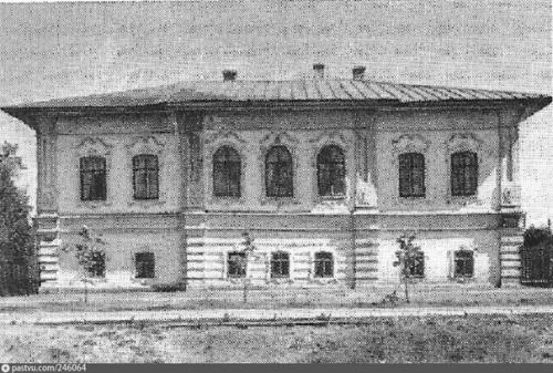 Ночлежный дом, 1777 г. (также известен как дом кусковой) - объект культурного наследия регионального значения. 03