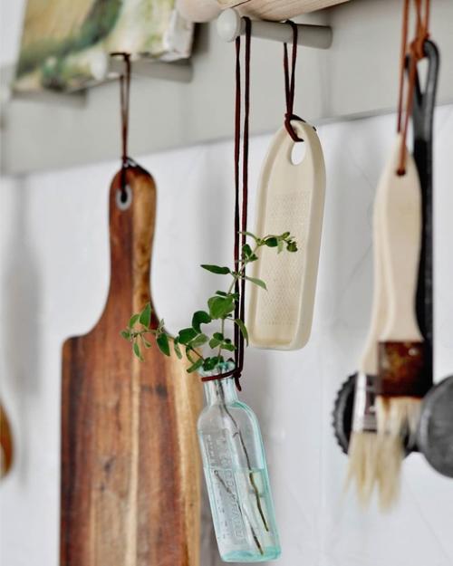 Комнатные растения - отличный способ смягчить функциональность кухни. 08