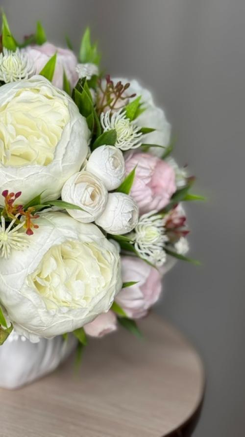 Представьте себе нежный букет пионов, который станет настоящим украшением вашего интерьера. 01