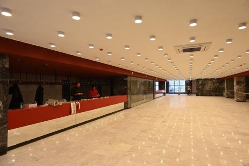 Проверил финальный этап реновации концертного зала Нальмэс. 06