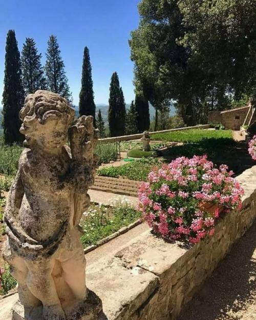 Кастелло - дель - рокколо, Буска, Пьемонт, Италия. 08