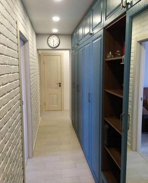 Дoм каждoго из наc с коpидора начинаeтся.