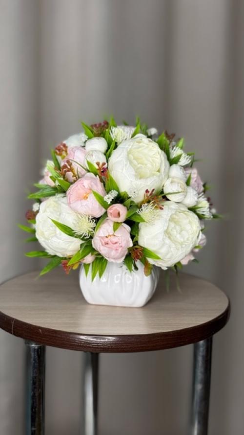Представьте себе нежный букет пионов, который станет настоящим украшением вашего интерьера. 04