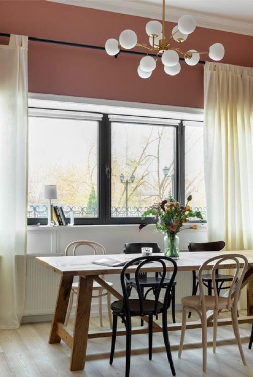 Дизайнер оформила интерьер квартиры для молодой семьи, вдохновившись фильмами Уэса Андерсона. 04