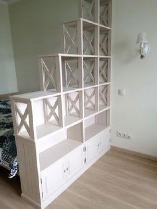 Зонирование с помощью деревянных перегородок - это очень функциональное решение, которое сейчас находится на пике востребованности. 04