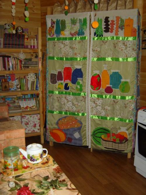 К новому году у нас наконец - то завершилось оформление интерьера нашего домика - мастерской. 03