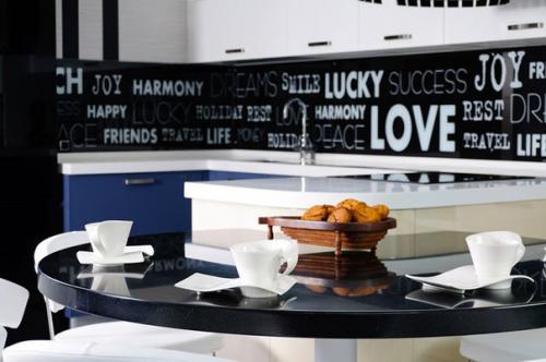 Творческая смесь цветов в дизайне квартиры для молодой пары. 05