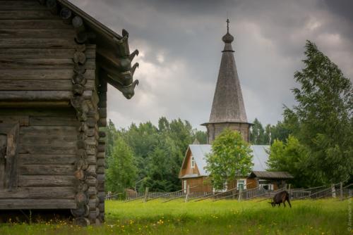 На окраине Вологды, если выезжать из нее в сторону белого озера, в деревне семенково находится совершенно потрясающий музей деревянного зодчества. 08 На окраине Вологды, если выезжать из нее в сторону белого озера, в деревне семенково находится совершенно потрясающий музей деревянного зодчества. 08