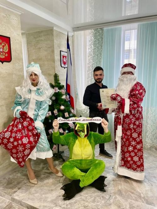 Керченский городской отдел загс - один из постоянных лидеров по регистрации браков и рождений в республике Крым. 03