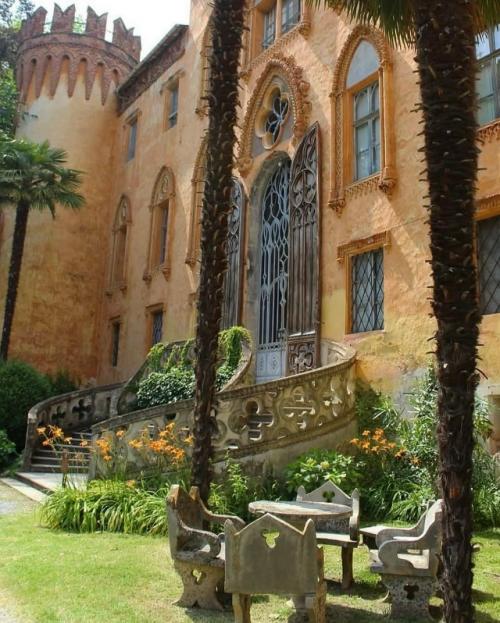 Кастелло - дель - рокколо, Буска, Пьемонт, Италия. 05