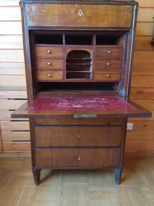 Мы к путешествию по усадебному дому в Изваре возвращаемся. 04