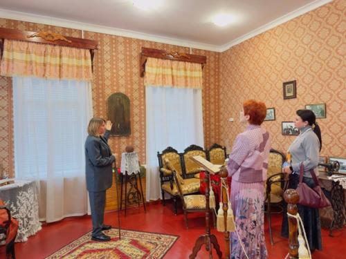 23 октября заслуженная артистка российской федерации - Оксана Михайловна сташенко посетила краеведческий музей г. Меленки. 05