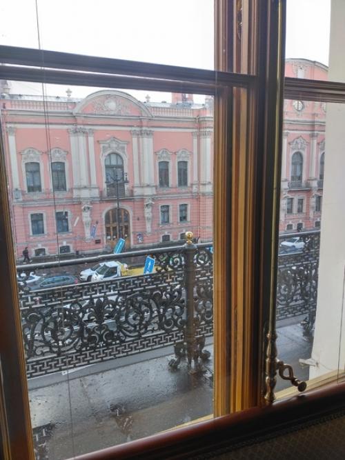 Второй день конференции проходил в доме журналиста, в великолепном доме петербургского купеческого общества. 01