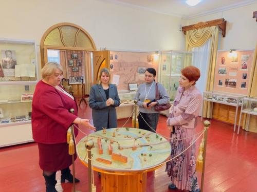 23 октября заслуженная артистка российской федерации - Оксана Михайловна сташенко посетила краеведческий музей г. Меленки. 03