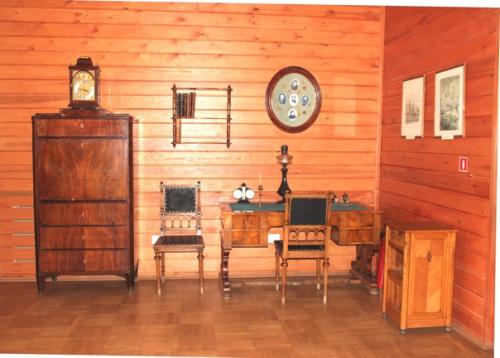 Мы к путешествию по усадебному дому в Изваре возвращаемся. 02