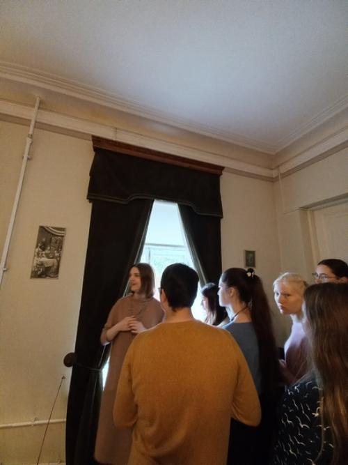 19 октября 2023 года студенты 1 а курса ССМШ посетили с экскурсией дом - музей а. а. блока. 04