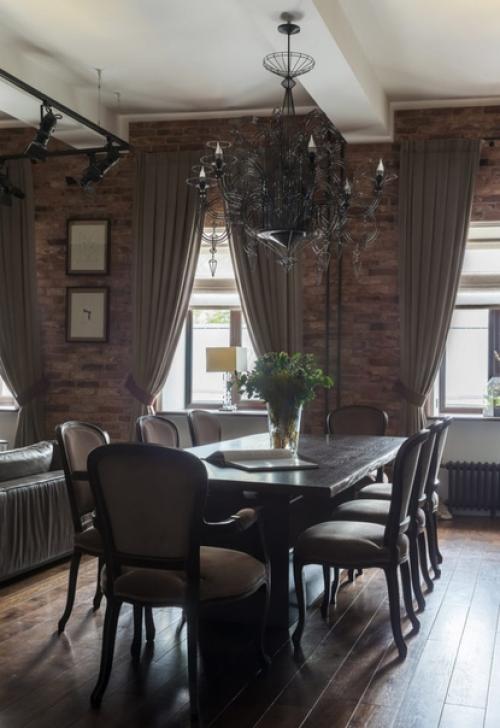 Этот интерьер родился из воспоминаний о чугунных лестницах нью-йоркского сохо и темных фасадах зданий в районе центрального парка. 02