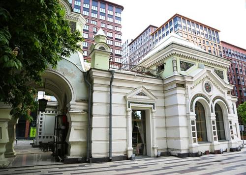 Давно собиралась рассмотреть поближе интересное здание на ленинградском проспекте. 03