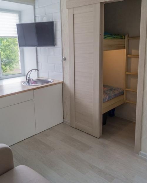 Живем с детками в общежитии, захотелось сделать ремонт хотя бы в таком маленьком пространстве. 02