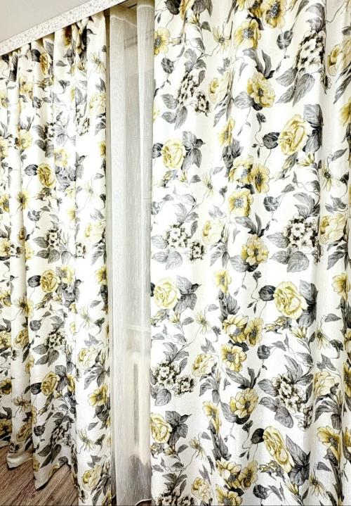 Интерьер выдержан в единых тонах, мебель и стены спокойный однотон. 01