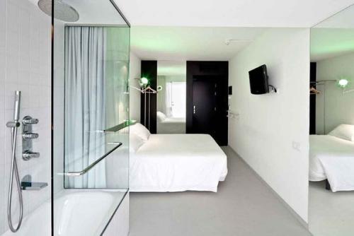 Отель Arc del Teatre в Барселоне. 06