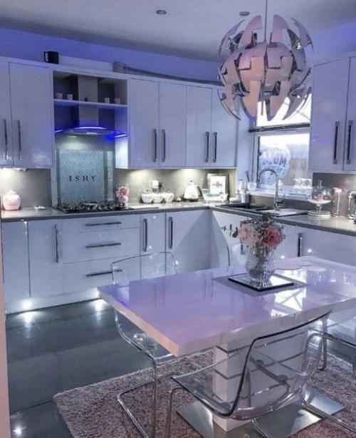 Уютный дизайн большой квартиры в светло-серых тонах невероятно. 02