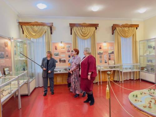 23 октября заслуженная артистка российской федерации - Оксана Михайловна сташенко посетила краеведческий музей г. Меленки. 02