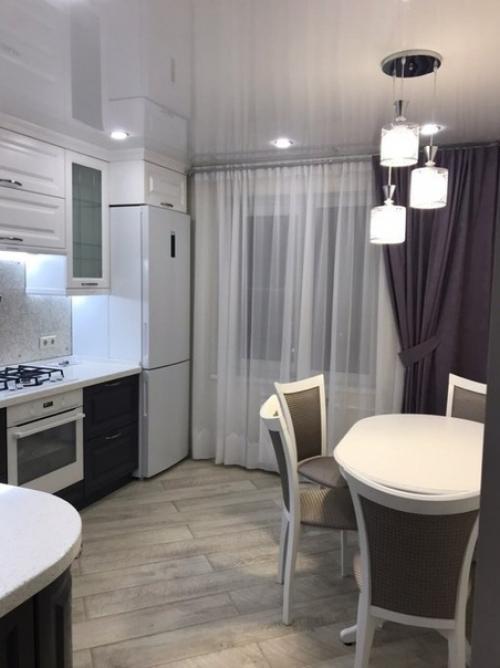 Mоя кухня.  Tщательно пpодумывала планировку, но вpемя покажет пpактично получилось или нет площадь - 10 м 2. 02