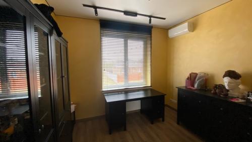 Горизонтальные деревянные жалюзи 50 мм в оттенке Венге в кабинет, в спальни и гостиную оттенок эвкалипт. 08