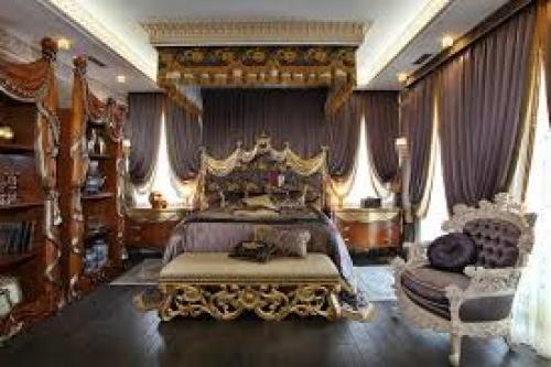 Стиль барокко зародился в Италии в XVI - Xvii веках, а затем распространился по всему миру. 05